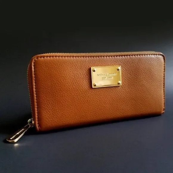 Michael Kors Large Jet Set Zip Around Wallet in Brown Camel EUC - Picture 2 of 2